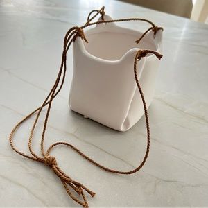 Hanging ceramic pot. NEW